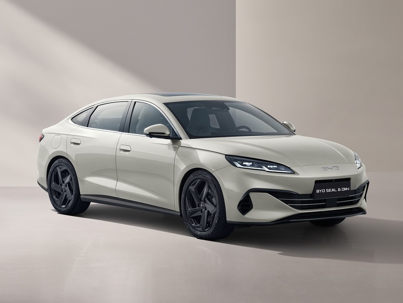 uusi BYD Seal 6 DM-i